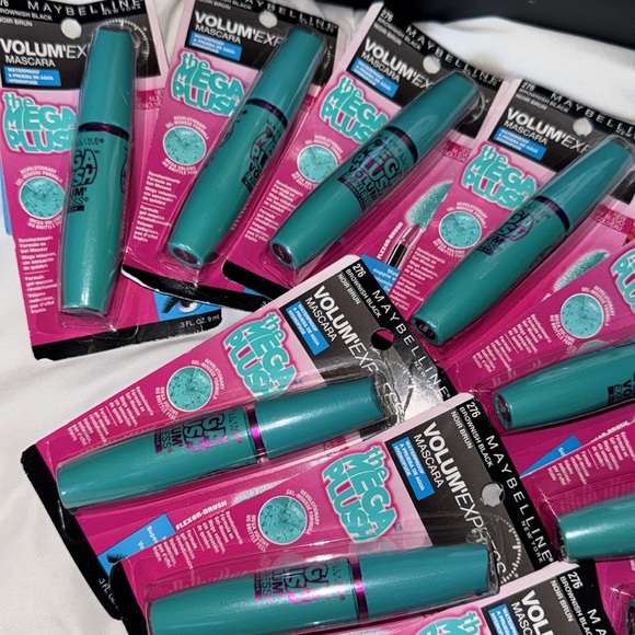 Mascara - Picture 2 of 3